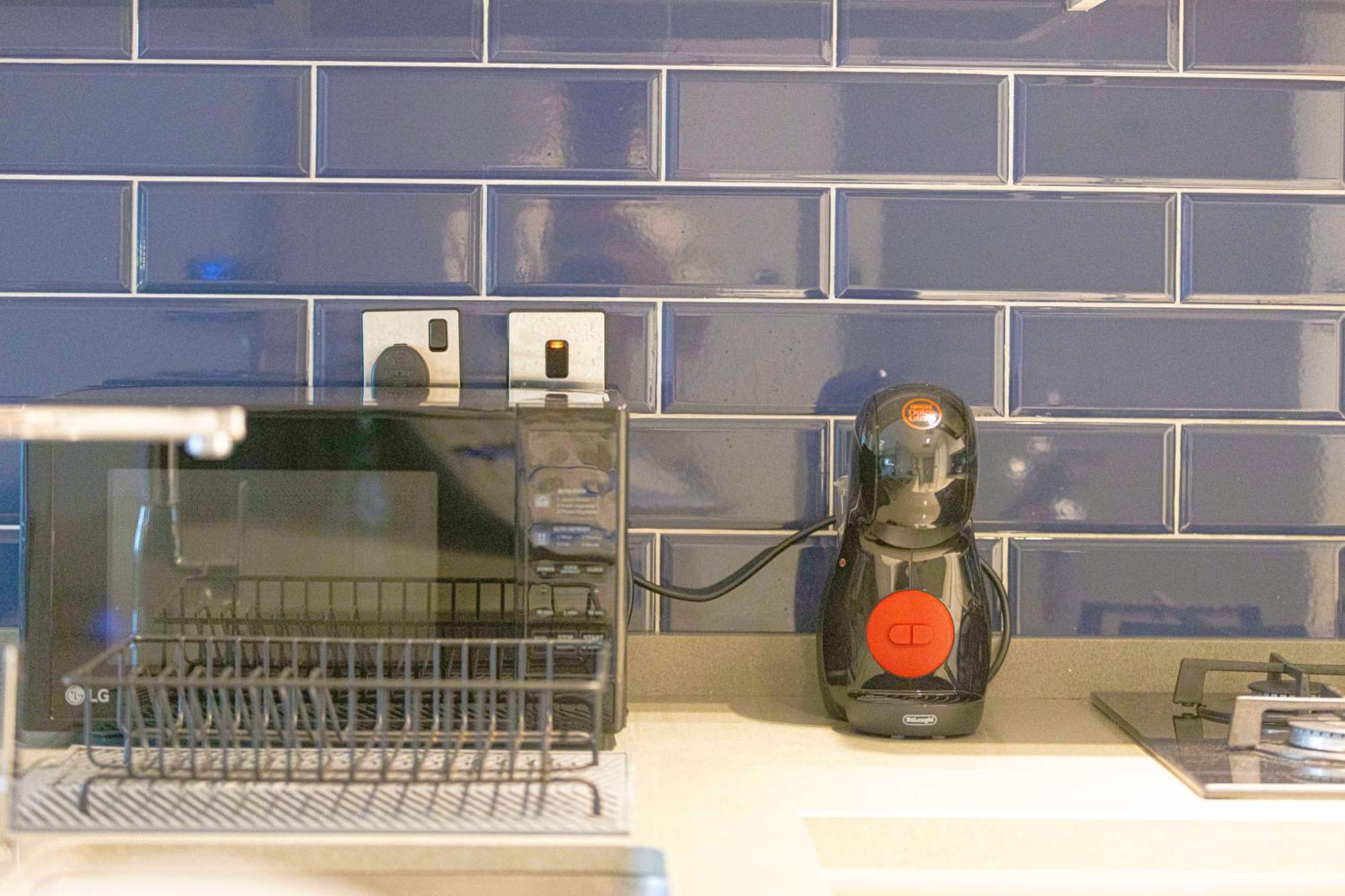 Upscale 2br In Lively Building Apartment *
